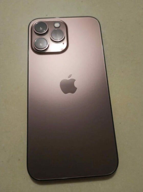 Какво разкриват първите изтекли снимки на iPhone 13 Pro