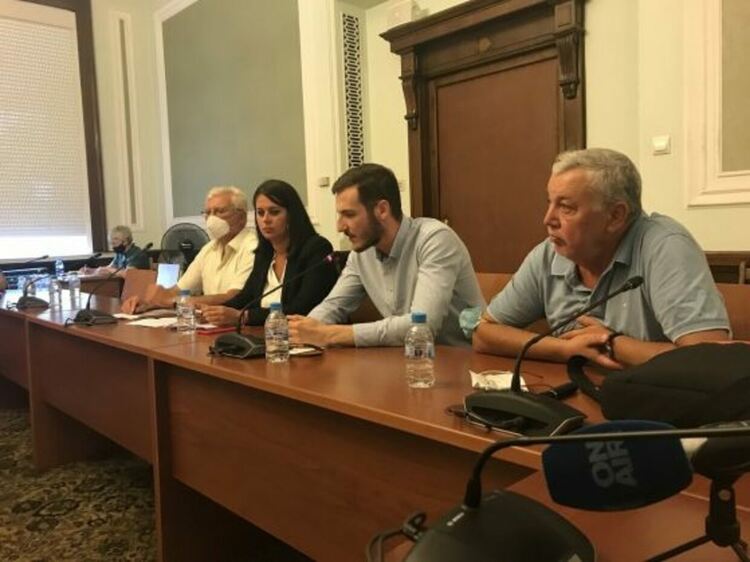 Един от битите протестиращи - Даниел павлов (в средата)