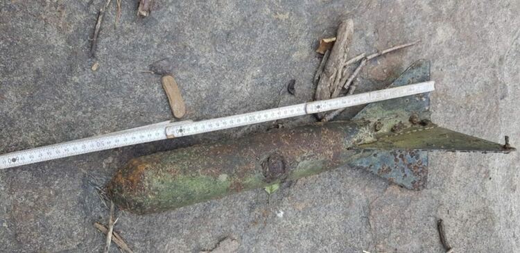 Екип военни от поделението в Хасково обезвреди авиобомба в коритото на р. Арда