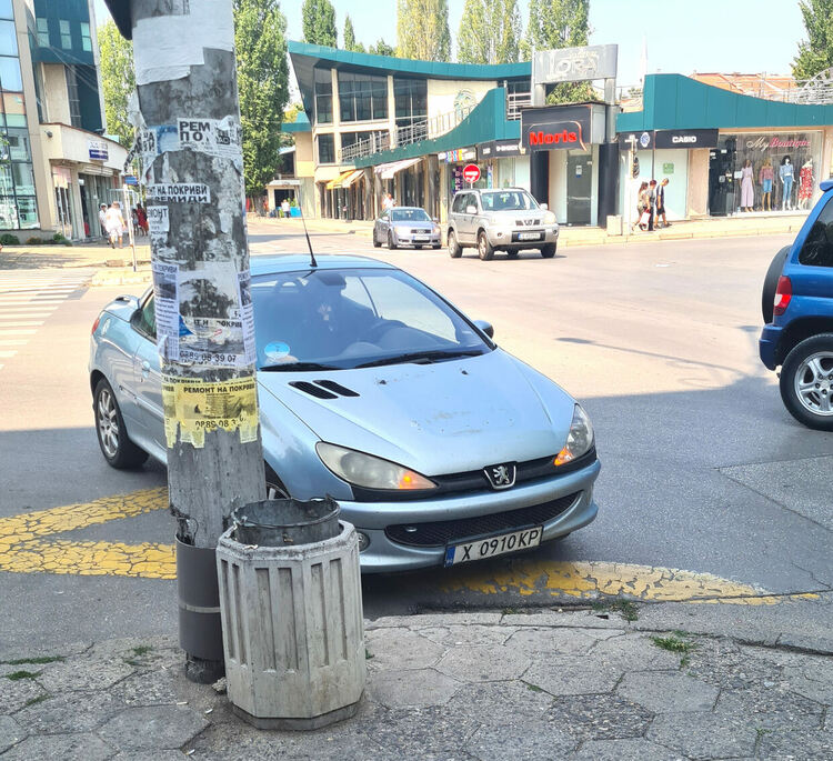 Читател сигнализира за паркиране по „европейски“