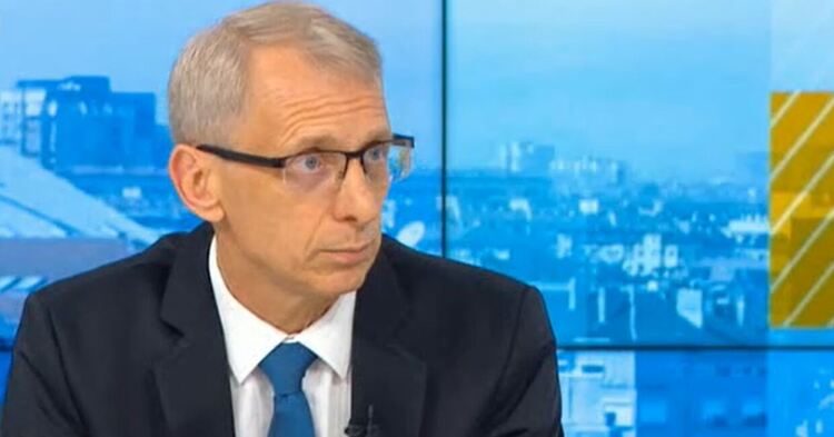 Министър Денков: Нашата цел е да задържим максимално децата в училище