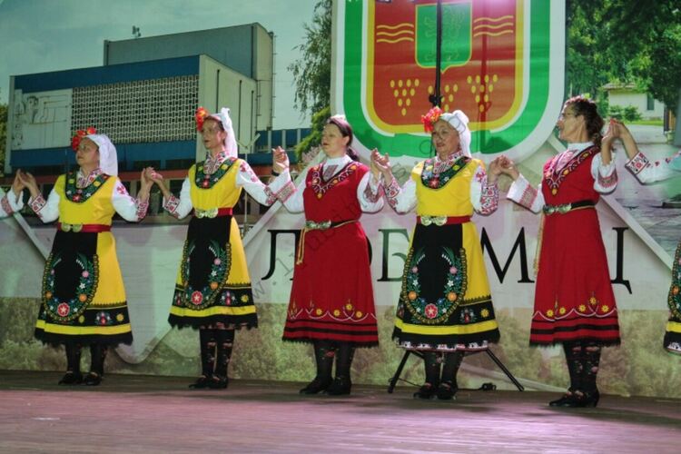 Танцьори от региона представиха красотата на българския танц 