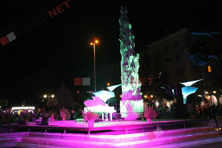 Пиано бар на открито за празника на Димитровград в съботната вечер