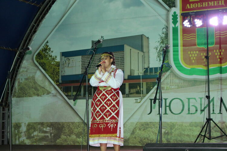 Танцьори от региона представиха красотата на българския танц 