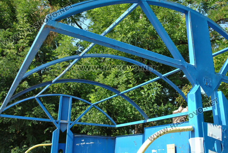 Хасковлия сигнализира за автобусна спирка със счупена козирка