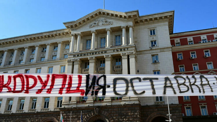Доклад: България може да навлезе в месеци на масови протести срещу корупцията
