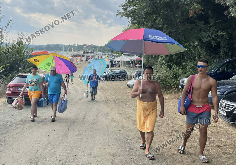 Топло, но с променлива облачност в петък