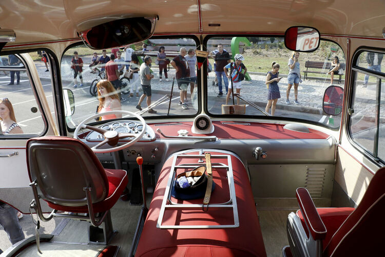 Ретро автобуси показаха в Димитровград