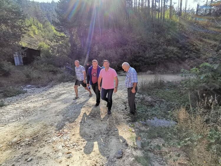 Продължава ударното асфалтиране в маданските села