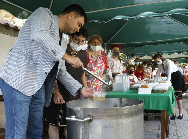 За 8-ма поредна година курбан за димитровградчани раздаде кметът Димов