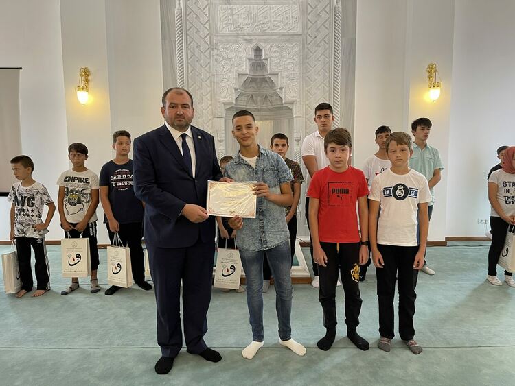 Хасан Кая   от Кърджали  спечели регионалното състезание по основни познания за исляма