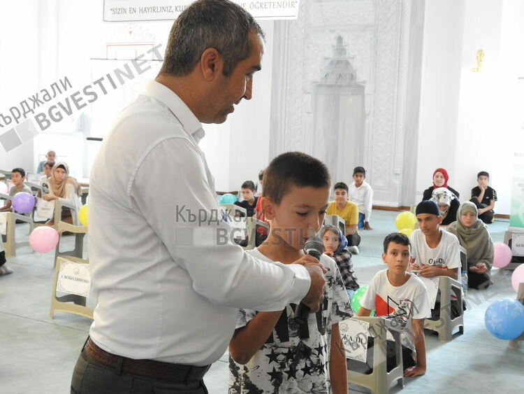 Хасан Кая   от Кърджали  спечели регионалното състезание по основни познания за исляма