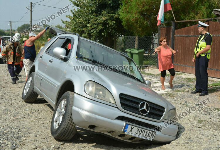 Земята в „Болярово“ пак се отвори, този път пострада семейство с джип