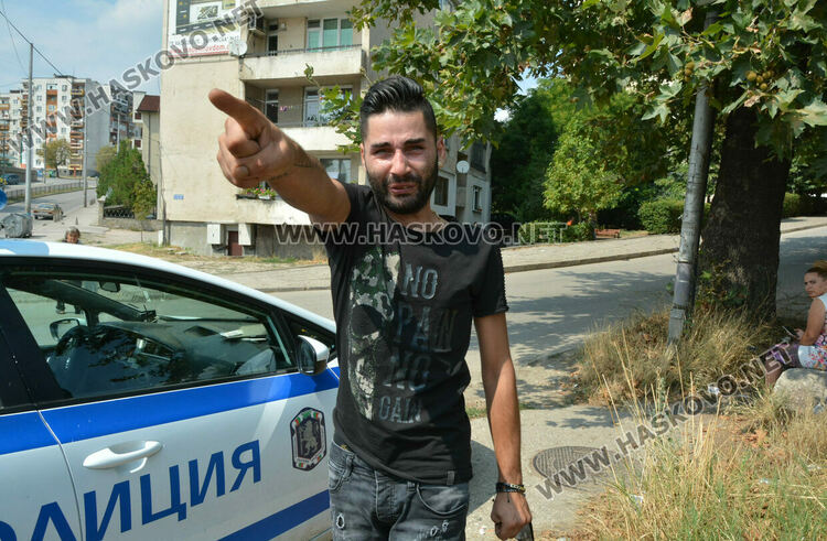 Зрелищна катастрофа до АГО с две коли, изяснява се коя е минала на червен светофар