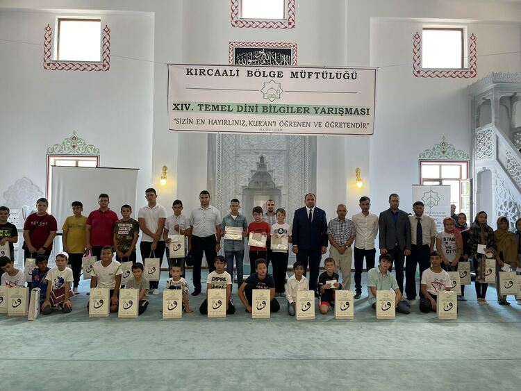 Хасан Кая   от Кърджали  спечели регионалното състезание по основни познания за исляма