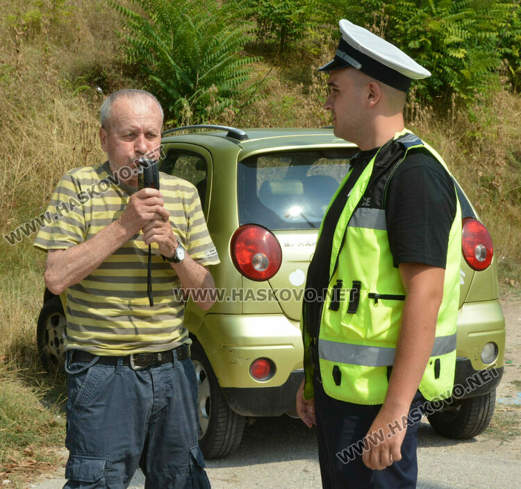 Зрелищна катастрофа до АГО с две коли, изяснява се коя е минала на червен светофар