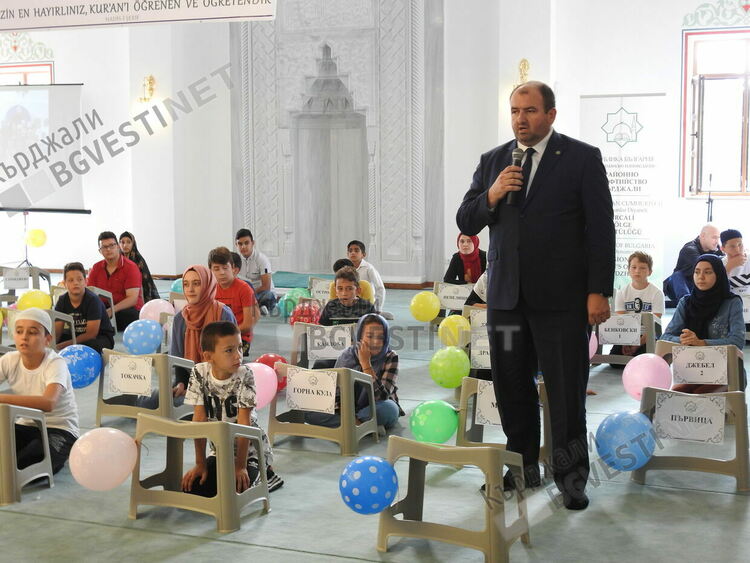 Хасан Кая   от Кърджали  спечели регионалното състезание по основни познания за исляма