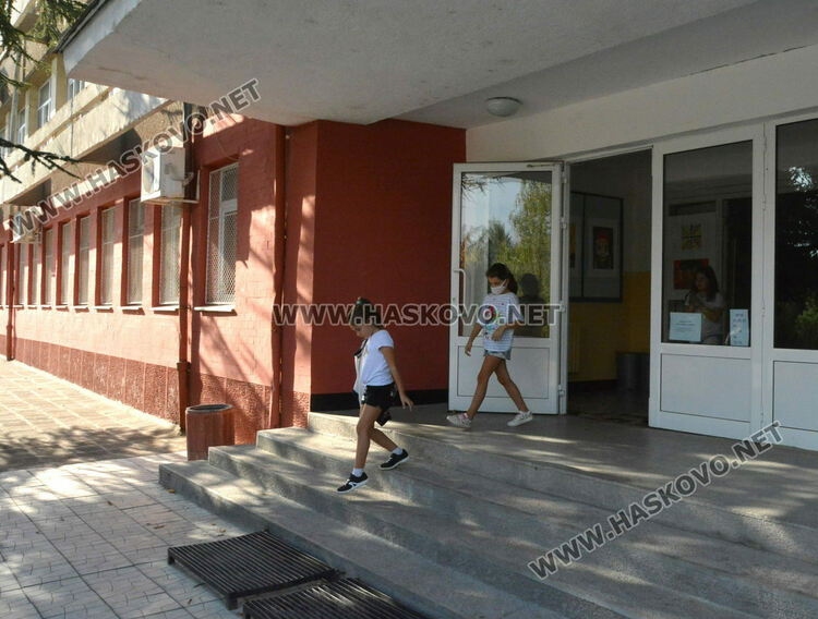 Преди старта на учебната година търсят учители за свободните места в региона