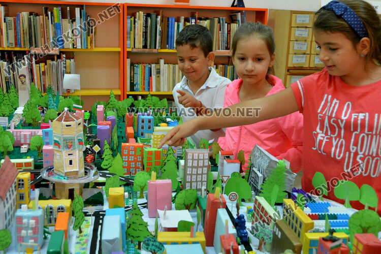 Изработиха макет на Димитровград от пластмаса и картон