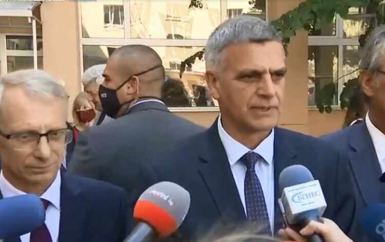 Философията на правителството е мерките да бъдат "безкрайно щадящи" за бизнеса, заяви премиерът Стефан Янев