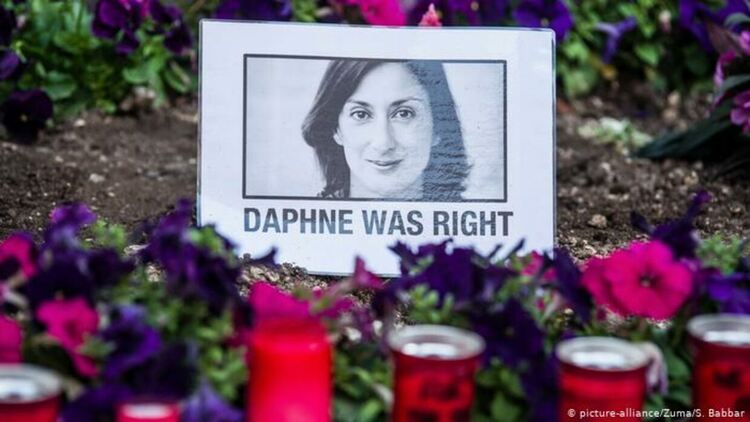 Българин направил фалшиви новинарски сайтове за убитата журналистка Дафне Галиция, твърди адвокатът ѝ