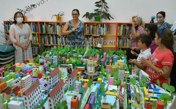 Изработиха макет на Димитровград от пластмаса и картон