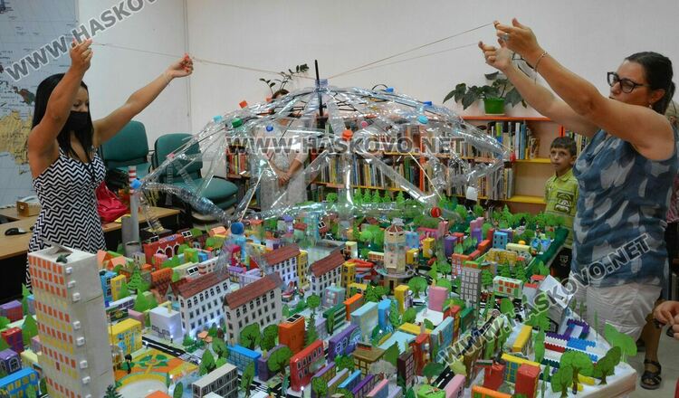 Изработиха макет на Димитровград от пластмаса и картон