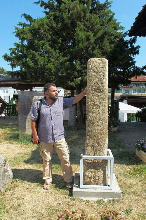 Проф. Иван Христов с новата придобивка на лапидариуама в гр. Троян