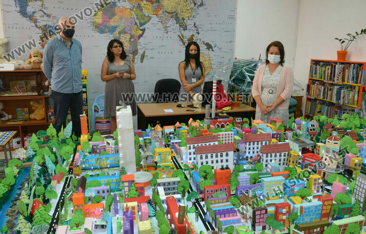 Изработиха макет на Димитровград от пластмаса и картон