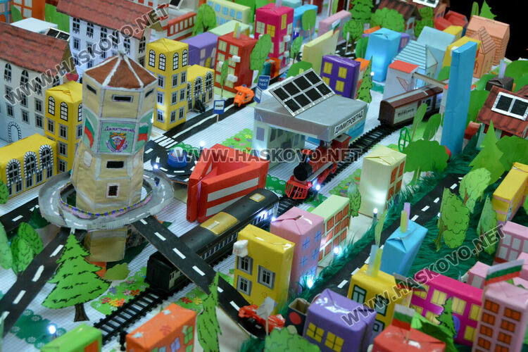 Изработиха макет на Димитровград от пластмаса и картон