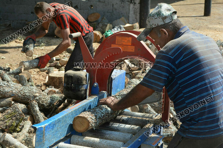 Тонът дърва за огрев с 20 лв. отгоре това лято