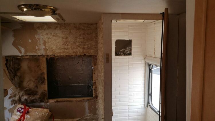 Контрабандни цигари извадиха от тайник на каравана