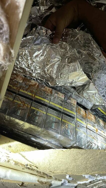 Контрабандни цигари извадиха от тайник на каравана