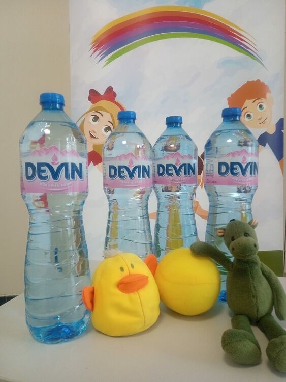 "Девин" ЕАД дарява над тон и половина изворна вода в помощ на "SOS Детски селища България"