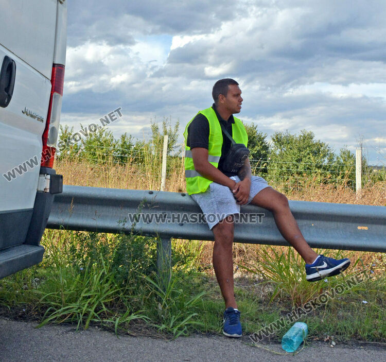 Микробус изпуши на магистрала „Марица“