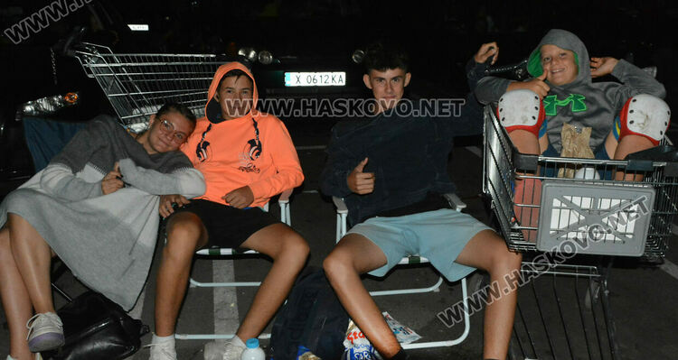 Първото автокино в Хасково събра десетки почитатели 