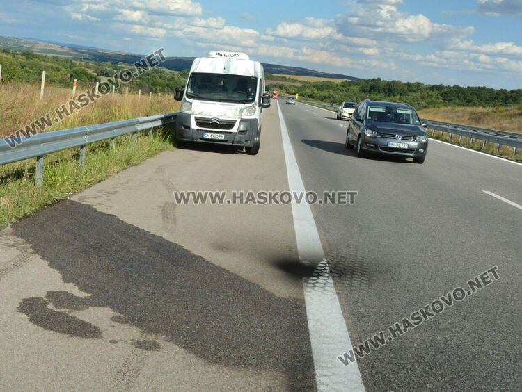 Микробус изпуши на магистрала „Марица“