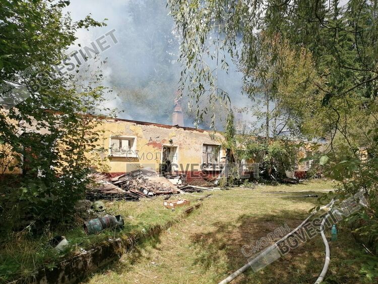 Пожар унищожи необитаема постройка в покрайнините на Смолян