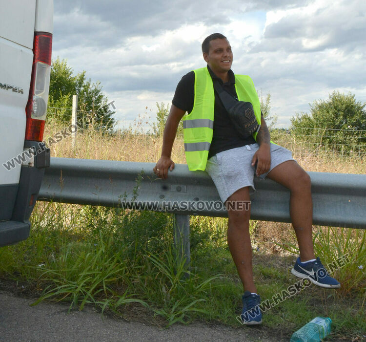 Микробус изпуши на магистрала „Марица“