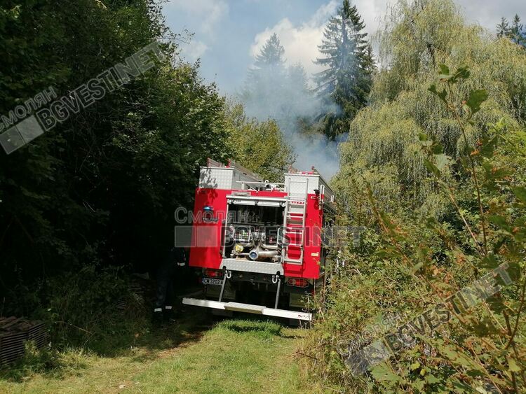 Пожар унищожи необитаема постройка в покрайнините на Смолян
