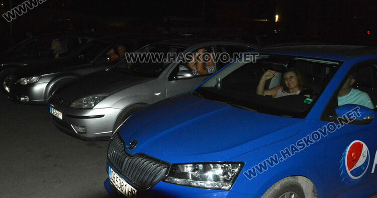 Първото автокино в Хасково събра десетки почитатели 