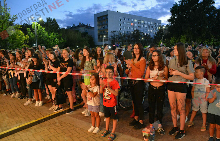 Димитровград навърши 74 години с пищна заря и музика