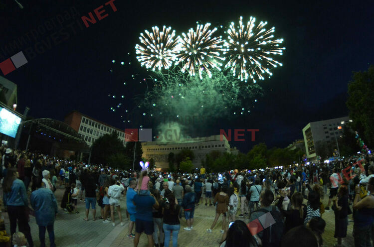 Димитровград навърши 74 години с пищна заря и музика