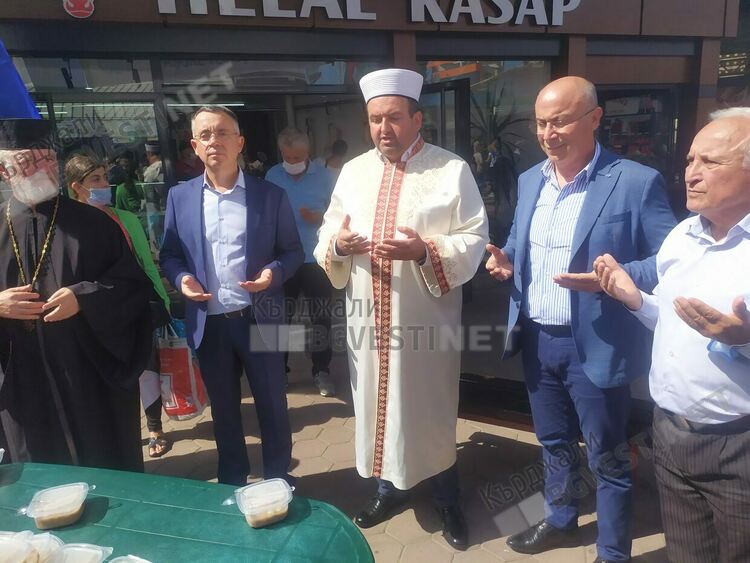 Хасан Азис: Ако искаме  да сме заедно в Деня Ашуре,трябва да се ваксинираме!