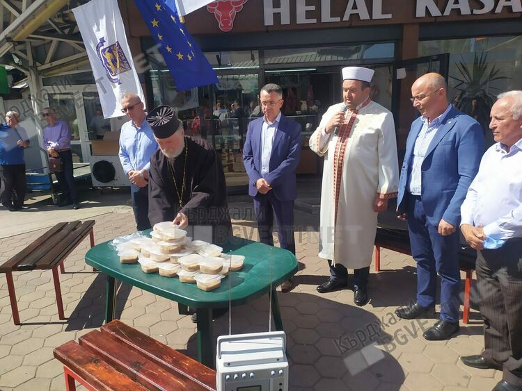 Хасан Азис: Ако искаме  да сме заедно в Деня Ашуре,трябва да се ваксинираме!