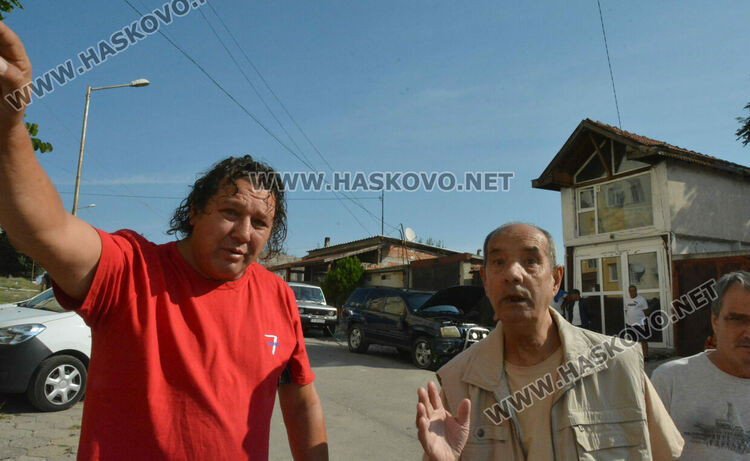 Кола падна в дерето на улица „Акация” в Хасково