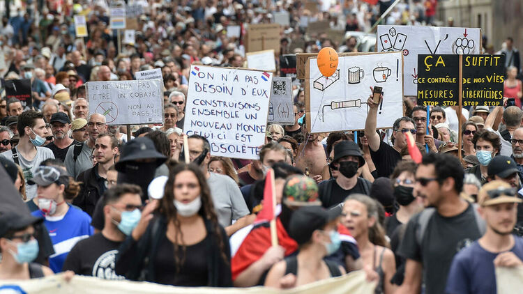 Осми пореден уикенд протести срещу мерките във Франция