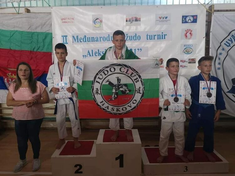 Отборна купа и 5 медала за хасковските джудисти от турнир в Сърбия