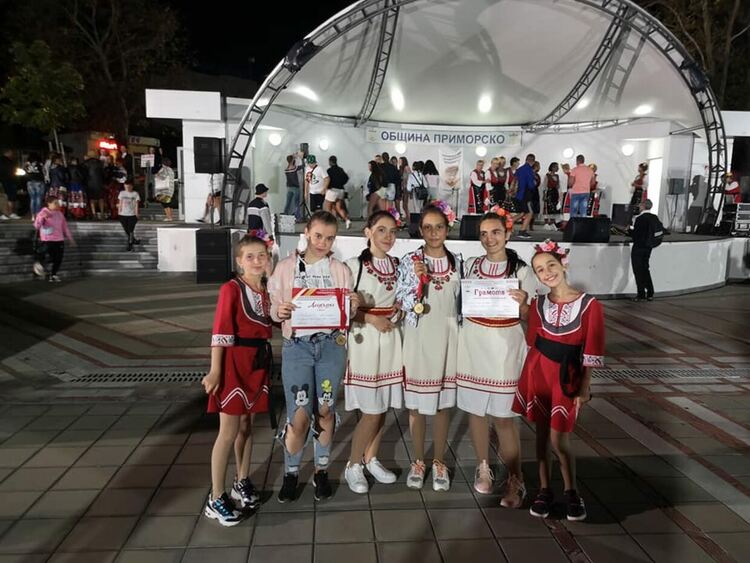 Самодейците от Смилян се връщат с награди от фолклорните празници в Приморско