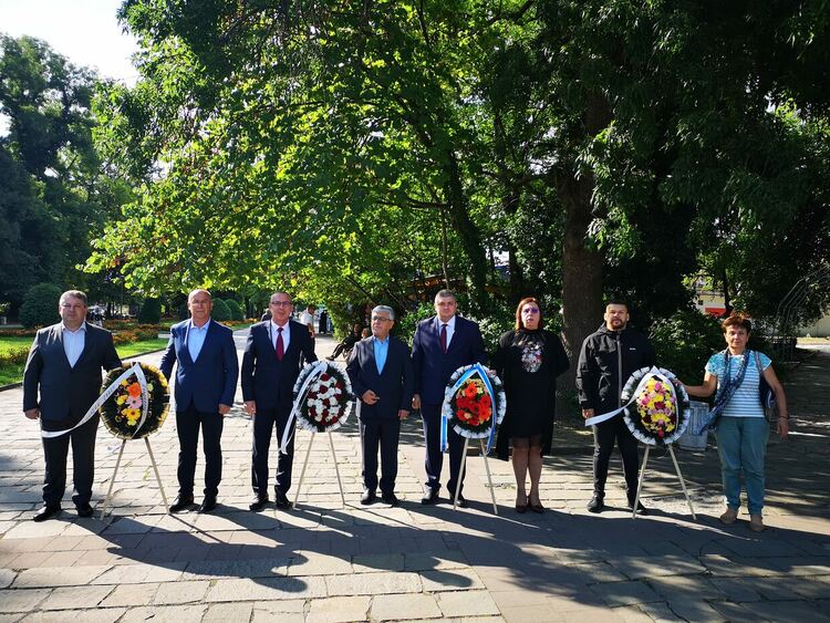 Общинското ръководство и депутати от ДПС почетоха  Деня на Съединението